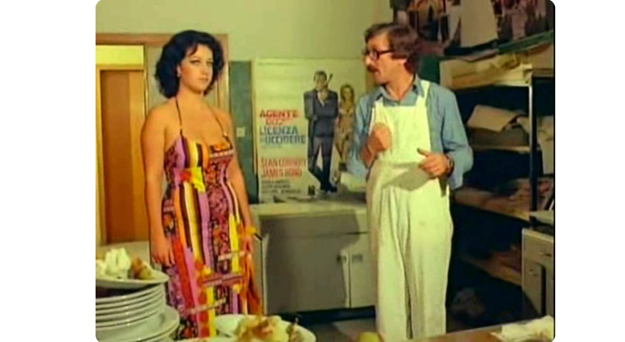 Ria De Simone and Gino Pagnani in La clinica dell'amore (1976)