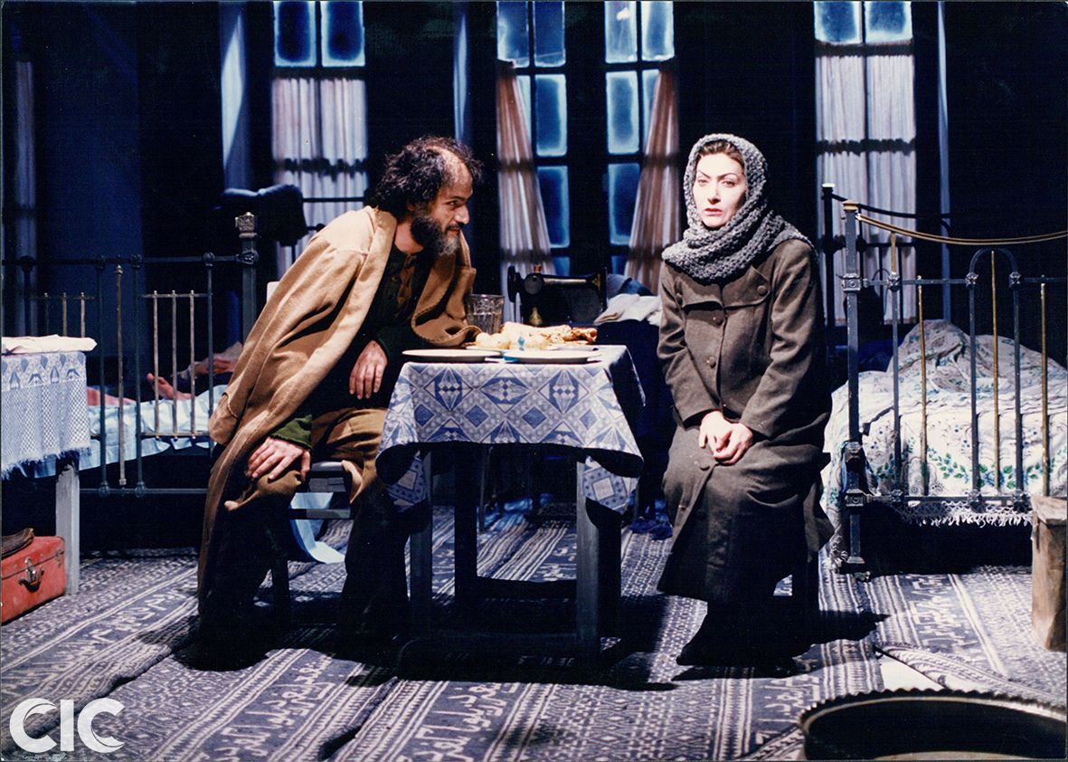 Farimah Farjami and Amin Tarokh in Mother (1990)