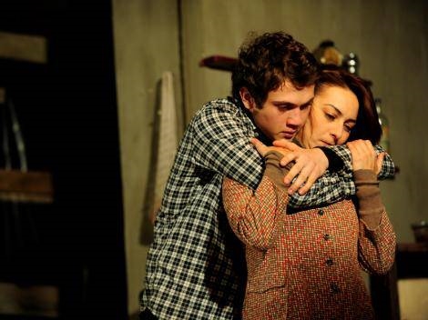 Ayça Bingöl and Aras Bulut Iynemli in Time Goes By (2010)