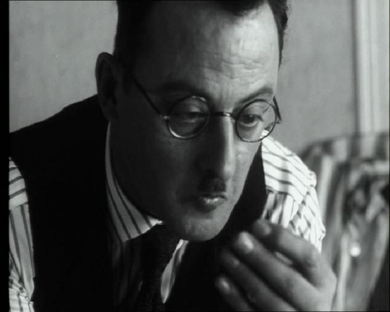 Jean Reno in The Screw (1993)