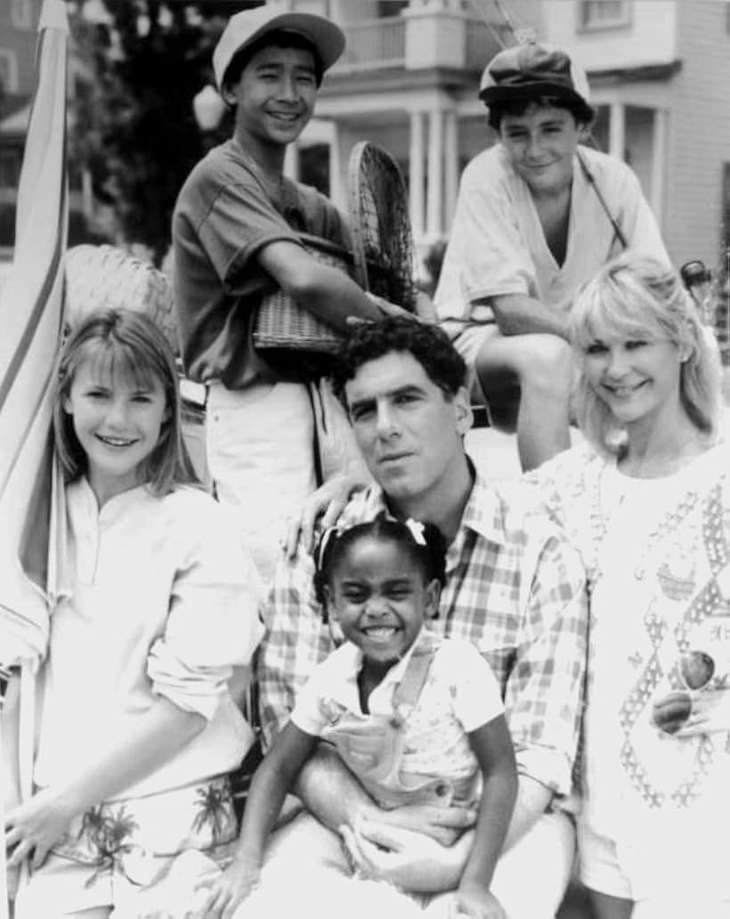 Elliott Gould, Natasha Bobo, Scott Grimes, Katie O'Neill, Ke Huy Quan, and Dee Wallace in Nothing Is Easy (1986)