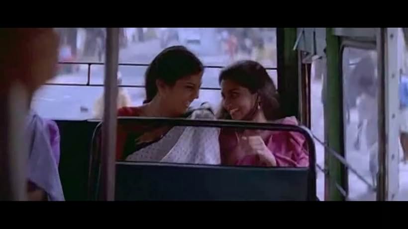 Shalini and Swarnamalya in Alai Payuthey (2000)