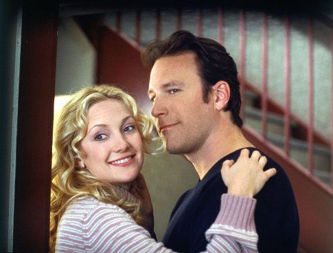 Kate Hudson and John Corbett in Raising Helen (2004)