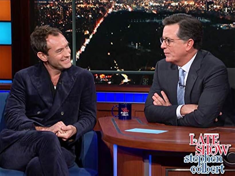 Jude Law and Stephen Colbert in The Late Show with Stephen Colbert (2015)