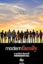 Sofía Vergara, Julie Bowen, Ty Burrell, Jesse Tyler Ferguson, Sarah Hyland, Ed O'Neill, Eric Stonestreet, Beatrice the Dog, Ariel Winter, Nolan Gould, Rico Rodriguez, Reid Ewing, Aubrey Anderson-Emmons, and Jeremy Maguire in Modern Family (2009)