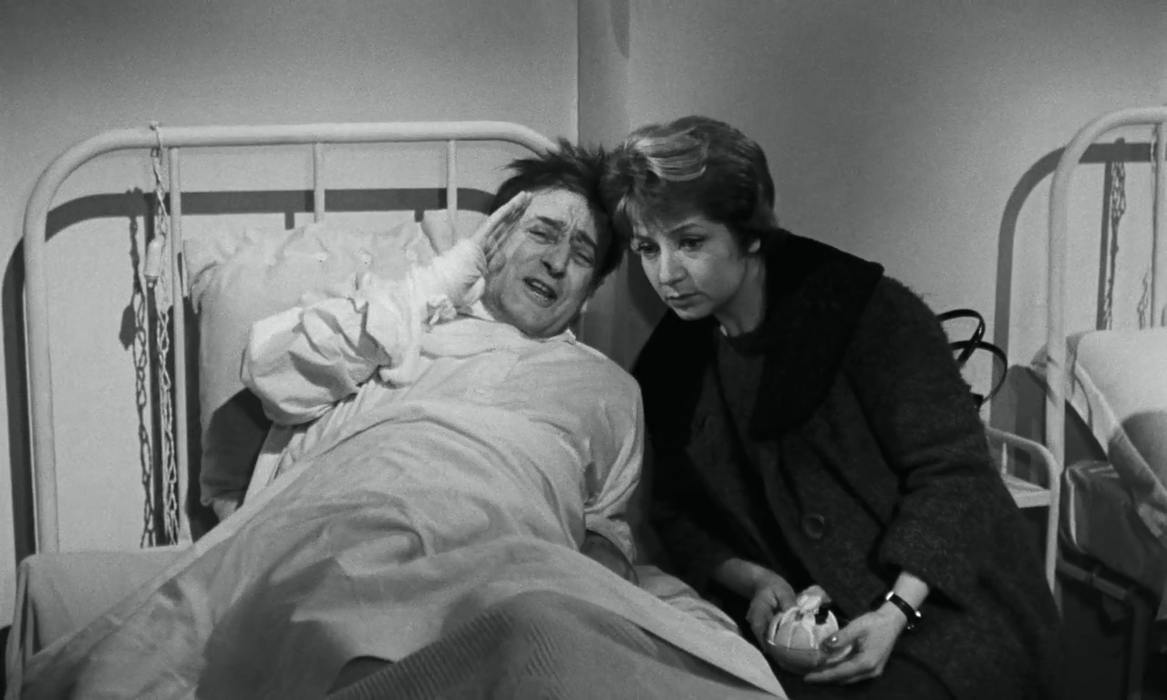 Anna Campori and Totò in I tartassati (1959)