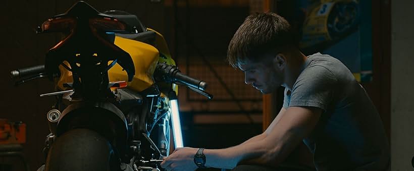 François Civil in Burn Out (2017)