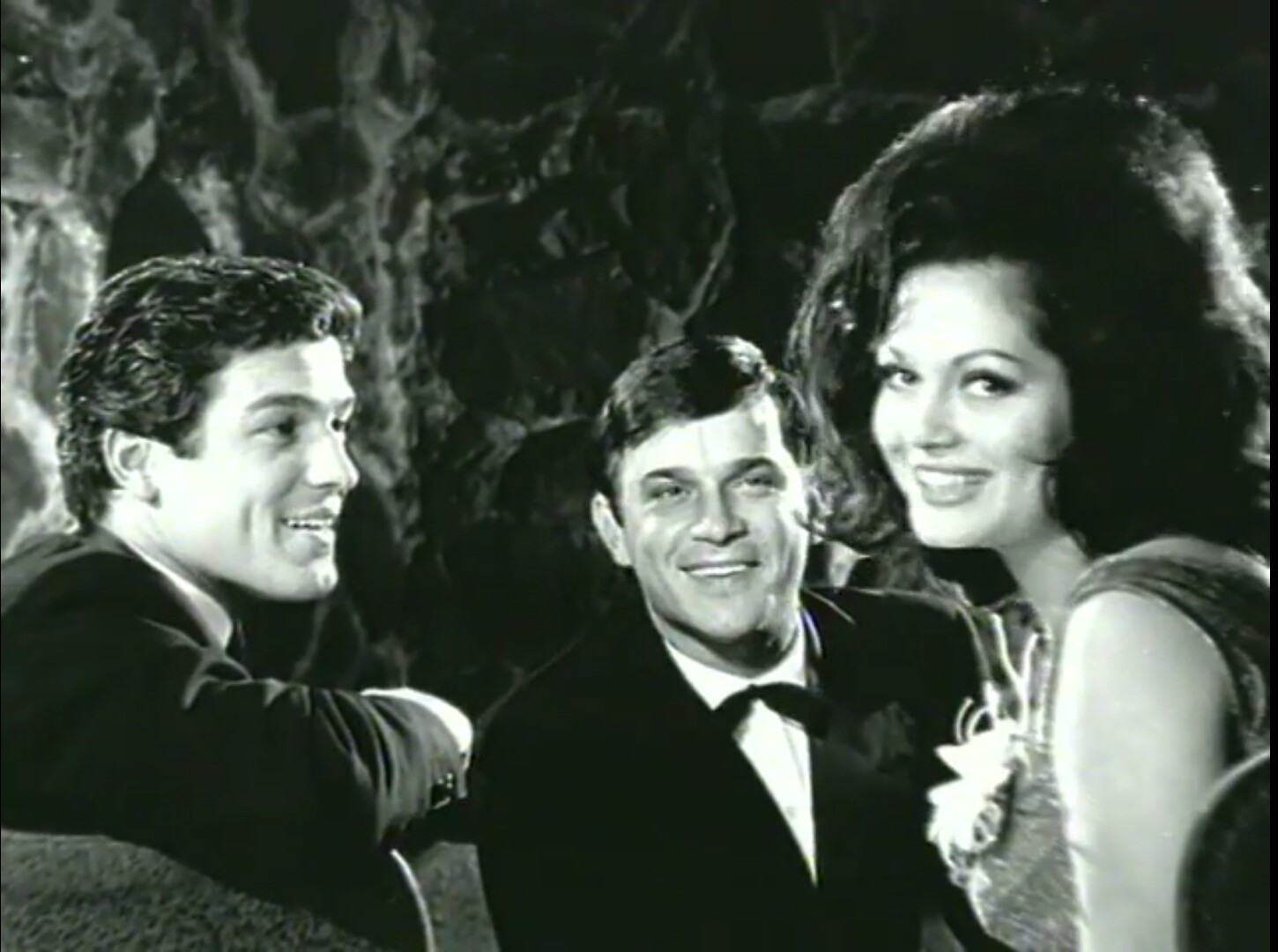 Efgan Efekan, Izzet Günay, and Türkan Soray in Beni Osman öldürdü (1963)