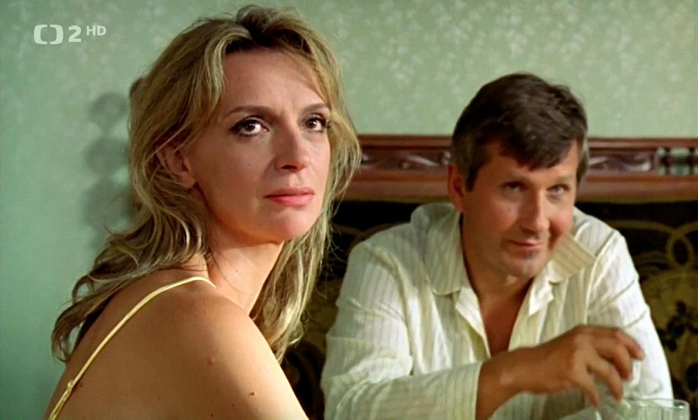 Ivana Chýlková and Ján Króner Jr. in Obeti a vrazi (2000)