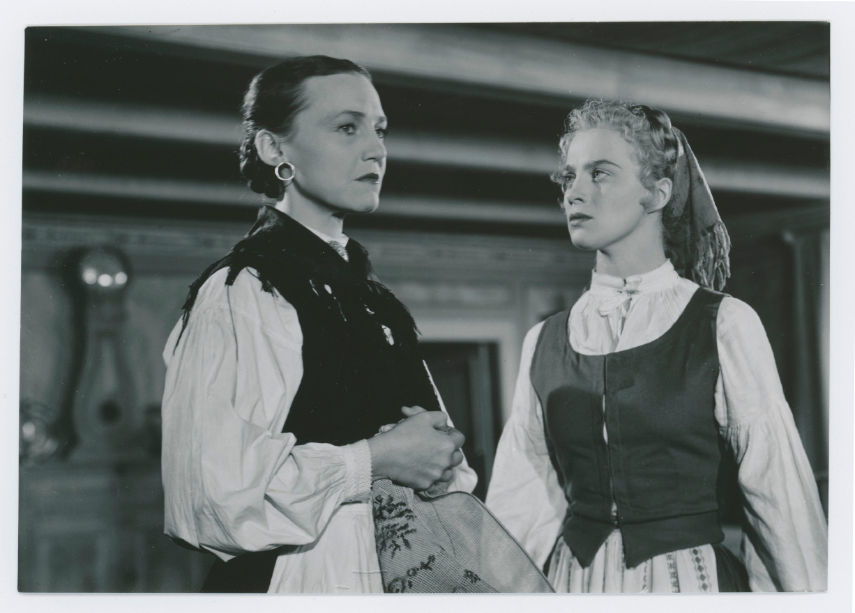 Anna Lindahl and Mai Zetterling in Sunshine Follows Rain (1946)