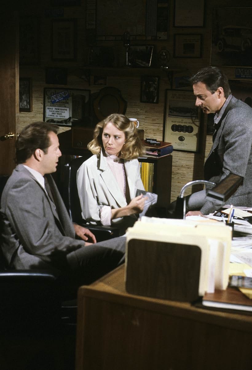 Bruce Willis, Cybill Shepherd, and James Sloyan in Moonlighting (1985)