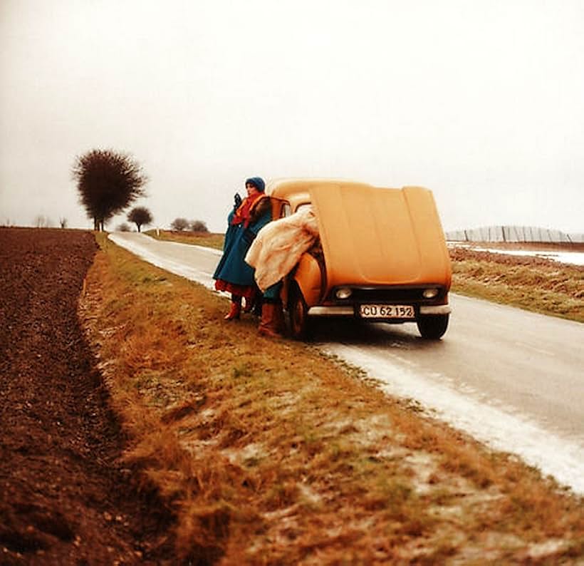 Anne Marie Helger and Helle Ryslinge in Koks i kulissen (1983)