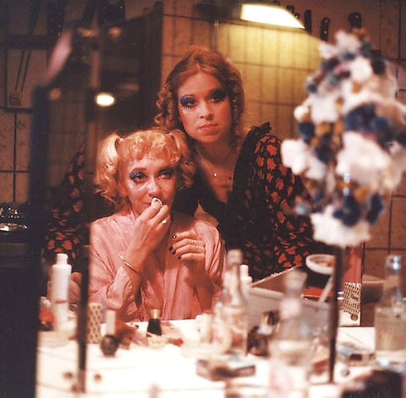 Anne Marie Helger and Helle Ryslinge in Koks i kulissen (1983)