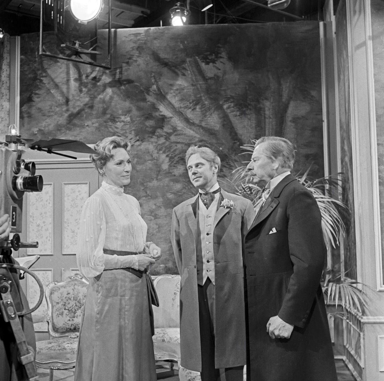 Marius Goring, Paul Henckels, and Hilde Weissner in Ein idealer Gatte (1958)