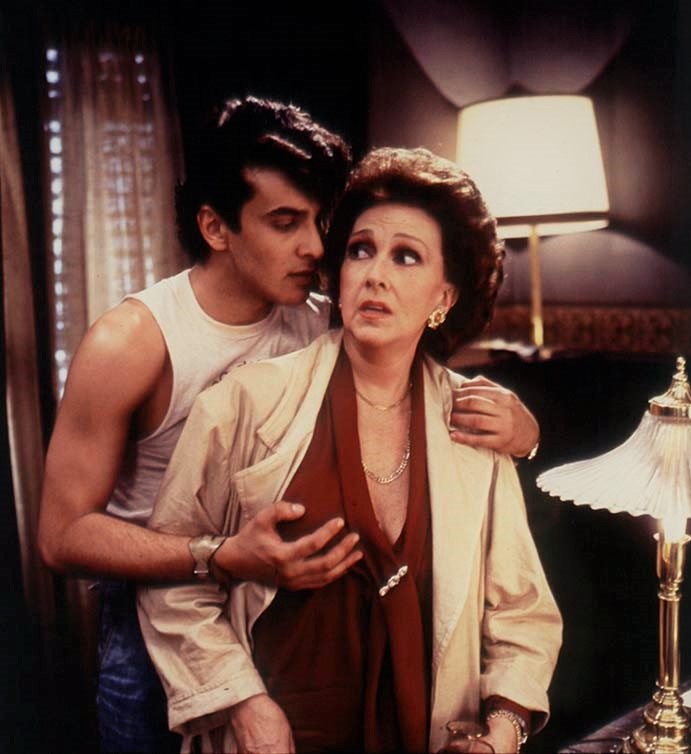 Luis Merlo and Amparo Rivelles in Hay que deshacer la casa (1986)