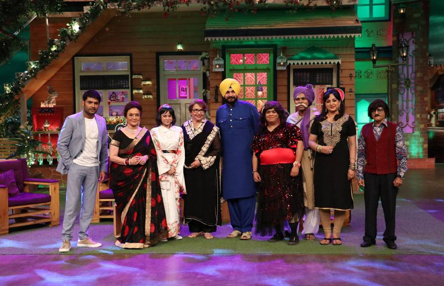 Paresh Ganatra, Helen, Asha Parekh, Upasana Singh, Kiku Sharda, Navjot Singh Sidhu, Sumona Chakravarti, and Kapil Sharma in The Kapil Sharma Show (2016)