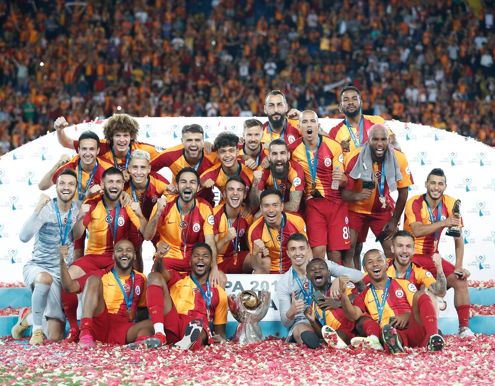 Galatasaray S.K., Ryan Henk Donk, Yunus Akgün, Martin Linnes, Christian Luyindama, Mariano Ferreira Filho, Marcão, Omer Bayram, Jean Michael Seri, Ryan Babel, Yuto Nagatomo, Fernando Muslera, Konstantinos Mitroglou, Sofiane Feghouli, Selcuk Inan, Jimmy Durmaz, Emre Mor, Ahmet Çalik, and Younès Belhanda