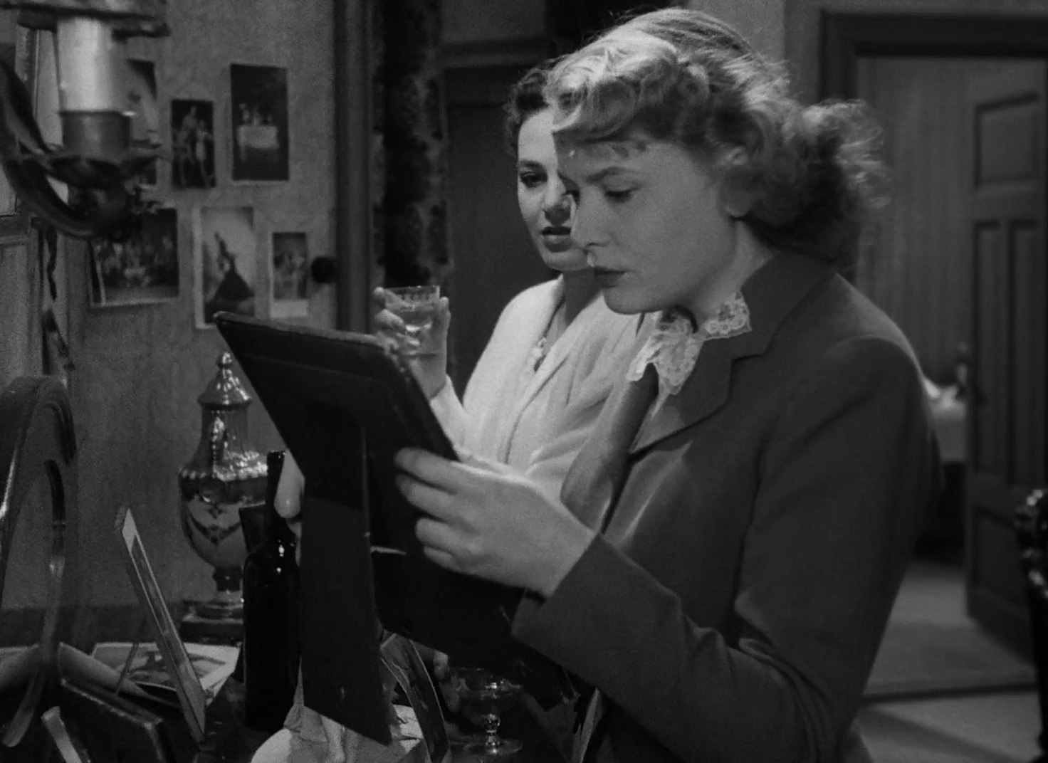 Mimi Nelson and Birgit Tengroth in Sete (1949)