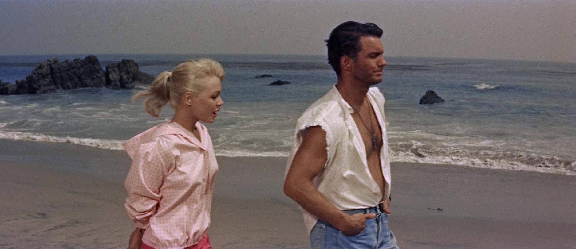 Sandra Dee and Cliff Robertson in Gidget (1959)