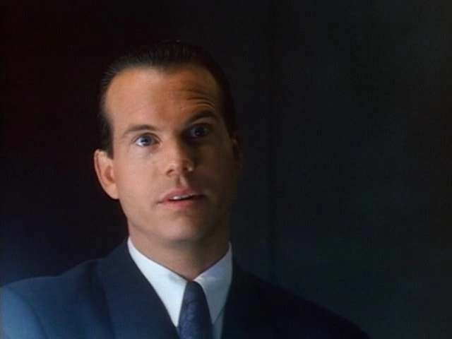 Bill Paxton in Brain Dead (1990)