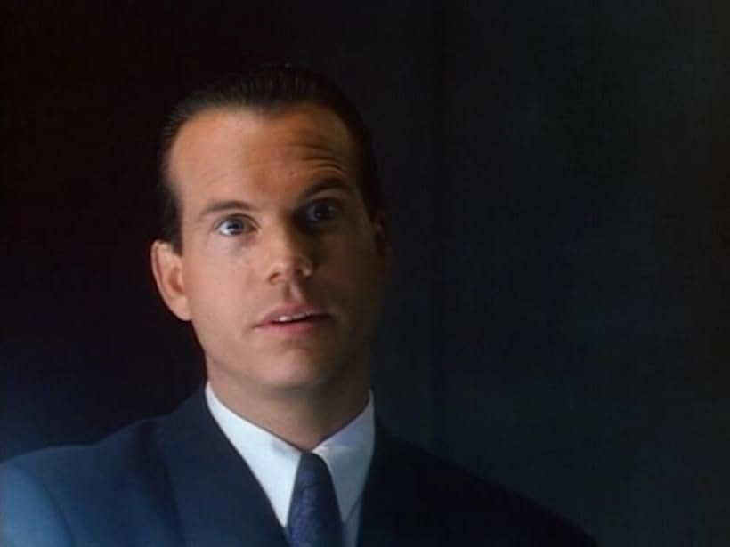 Bill Paxton in Brain Dead (1990)