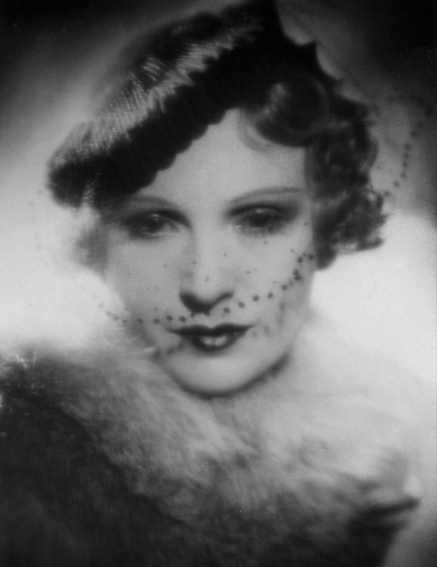 Nora Gregor in Was Frauen träumen (1933)