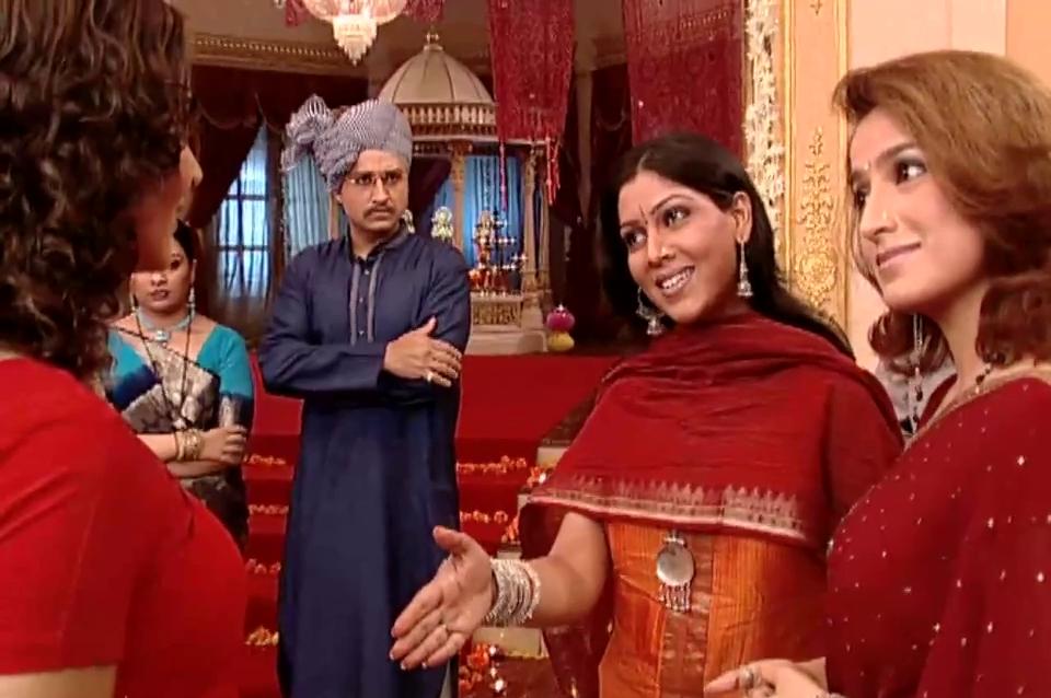 Tisca Chopra, Shweta Kawatra, and Sakshi Tanwar in Kahaani Ghar Ghar Kii (2000)