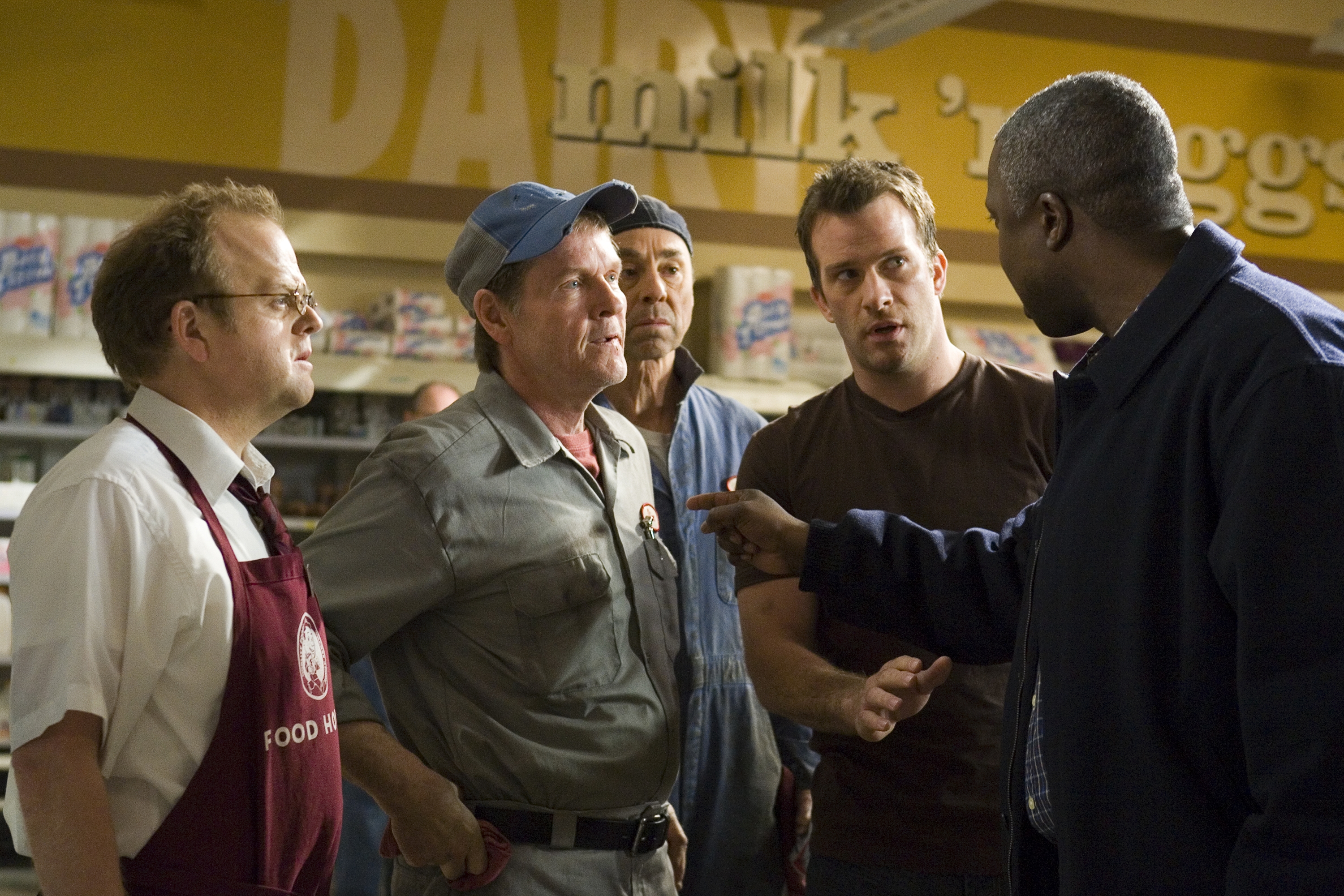 David Jensen, Thomas Jane, William Sadler, Andre Braugher, and Toby Jones in The Mist (2007)