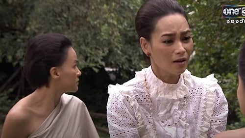 Arisara Wongchalee and Namthip 'Bee' Jongrachatawiboon in House of Love (2016)