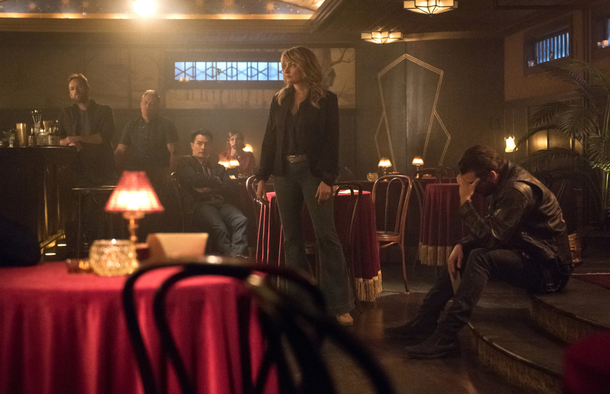 Skeet Ulrich, Luke Perry, Mädchen Amick, Martin Cummins, Matthew Yang King, and Nathalie Boltt in Riverdale (2017)