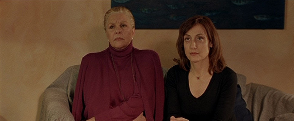 Carme Elias and Lola Herrera in Disconcerting Symphony (2004)