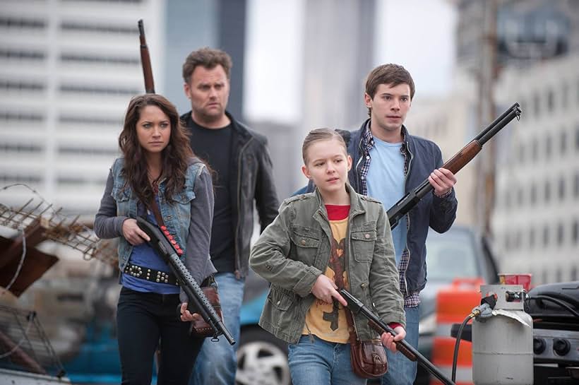 Kirk Ward, Tyler Ross, Maiara Walsh, and Izabela Vidovic in Zombieland (2013)