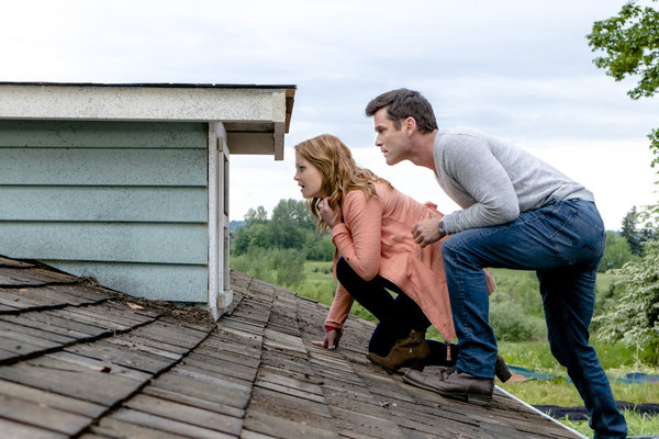 Yannick Bisson and Candace Cameron Bure in The Julius House: An Aurora Teagarden Mystery (2016)