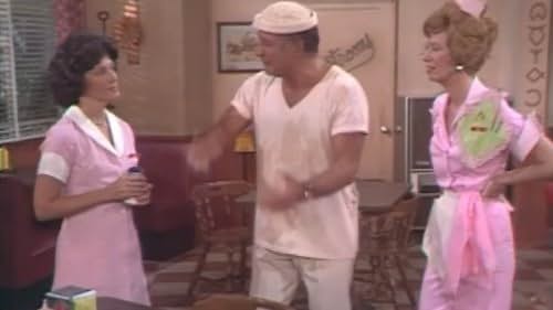 Polly Holliday, Linda Lavin, and Vic Tayback in Alice (1976)