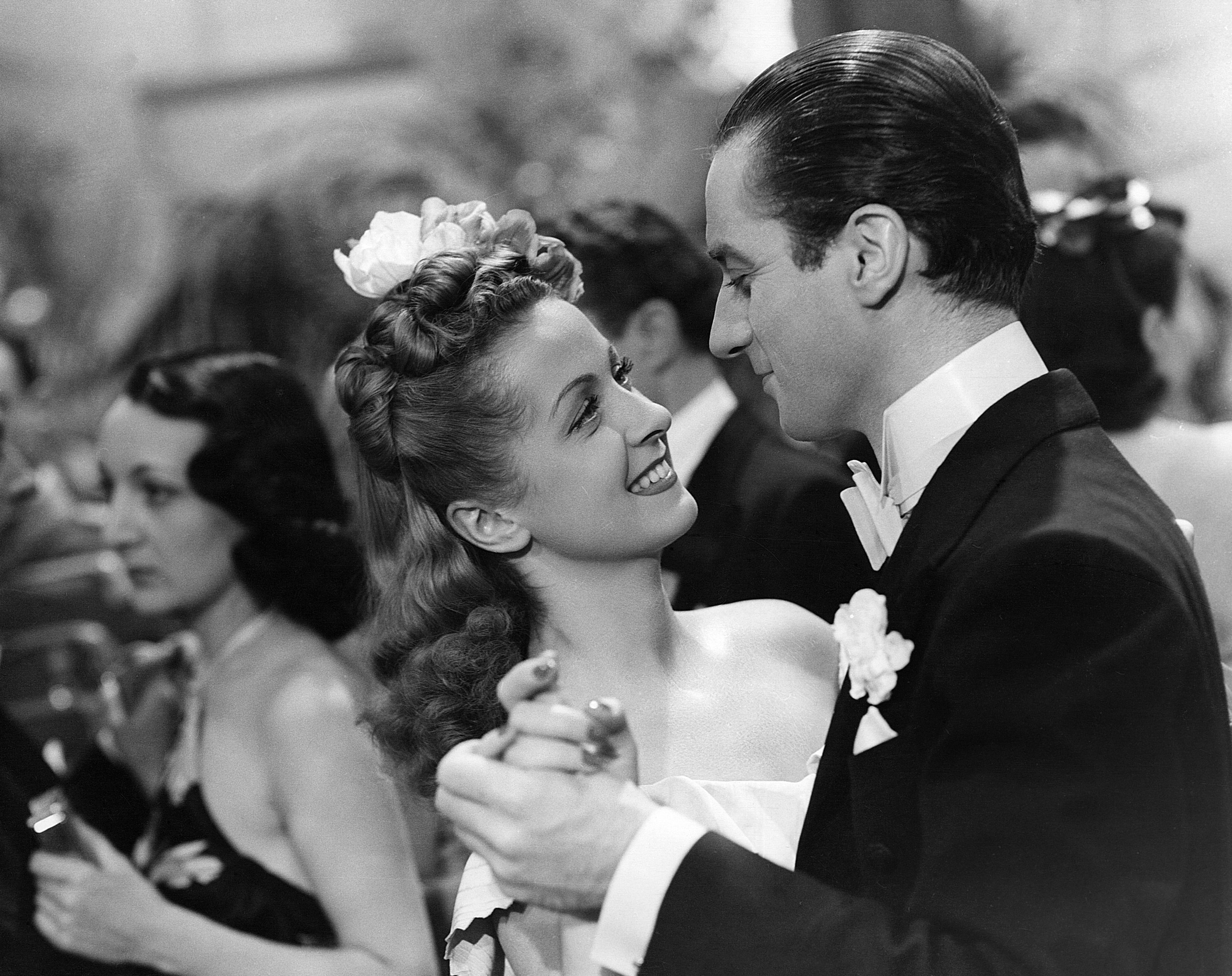 Danielle Darrieux and Claude Dauphin in Battement de coeur (1940)