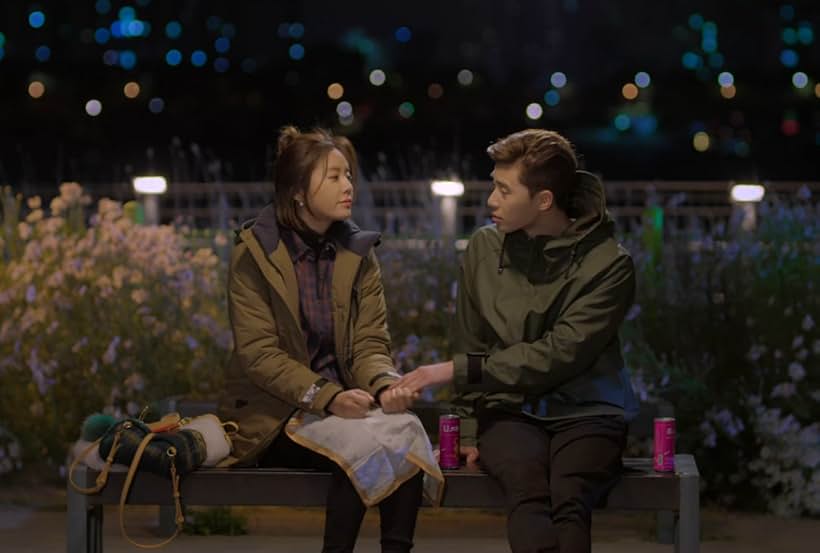 Hwang Jeong-eum and Park Seo-joon in She Was Pretty (2015)