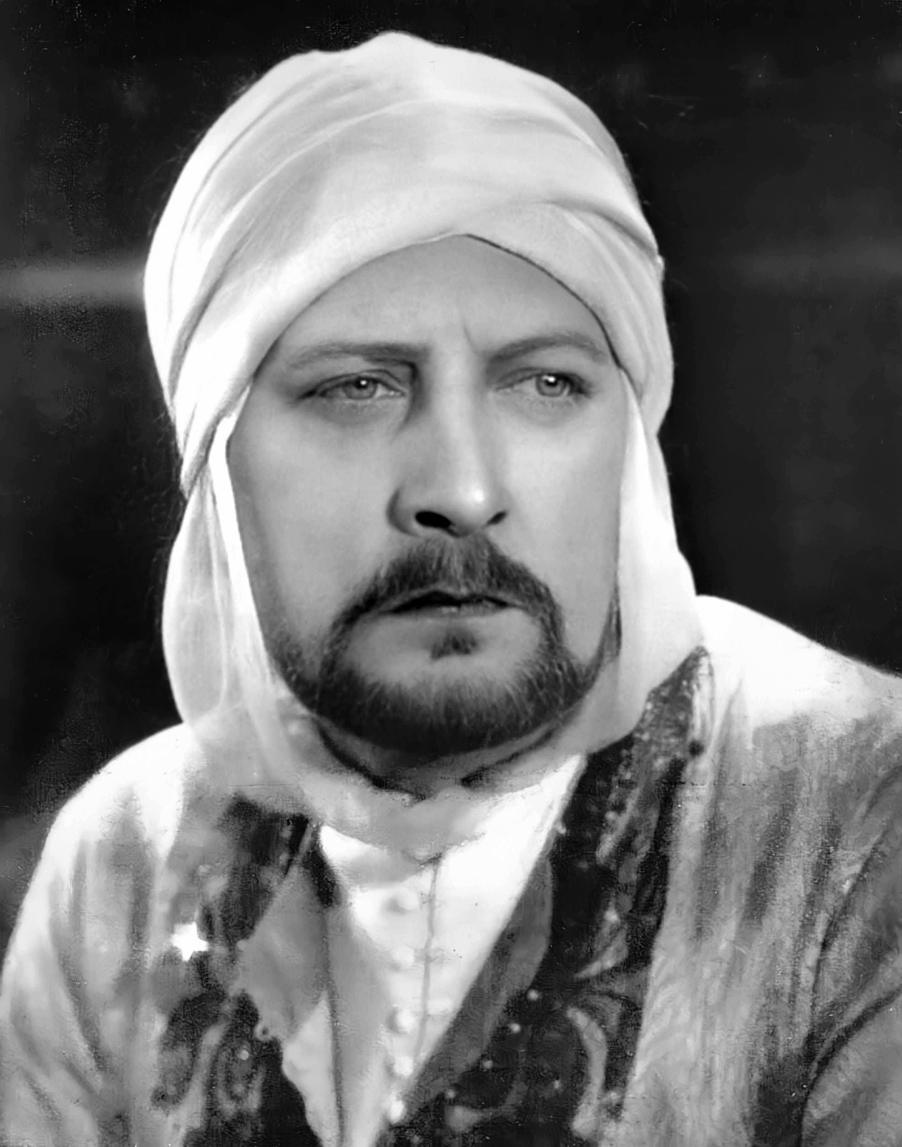 Léon Mathot in Dans l'ombre du harem (1928)