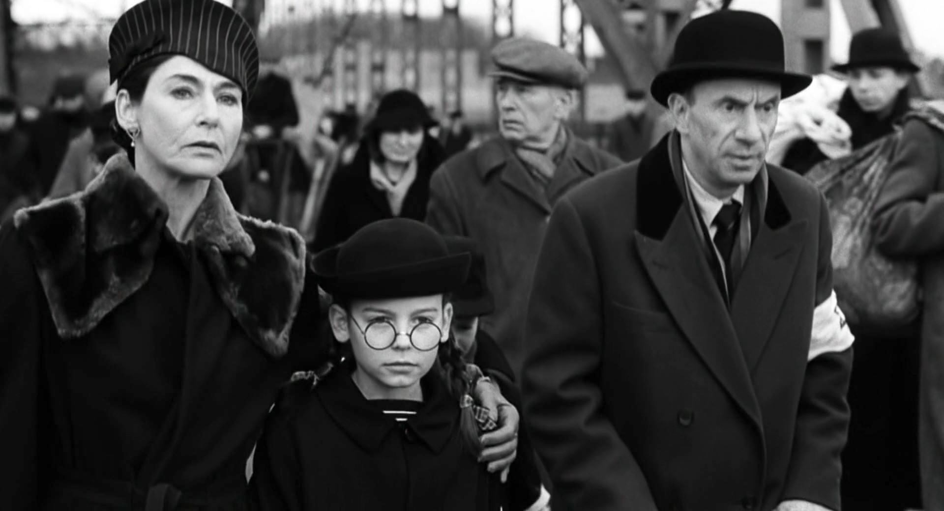 Miri Fabian, Anna Mucha, and Michael Schneider in Schindler's List (1993)