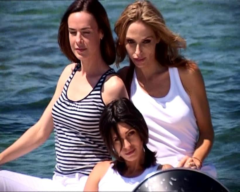 Adeline Blondieau, Bénédicte Delmas, and Tonya Kinzinger in Sous le soleil (1996)