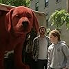 Jack Whitehall and Darby Camp in Clifford the Big Red Dog (2021)