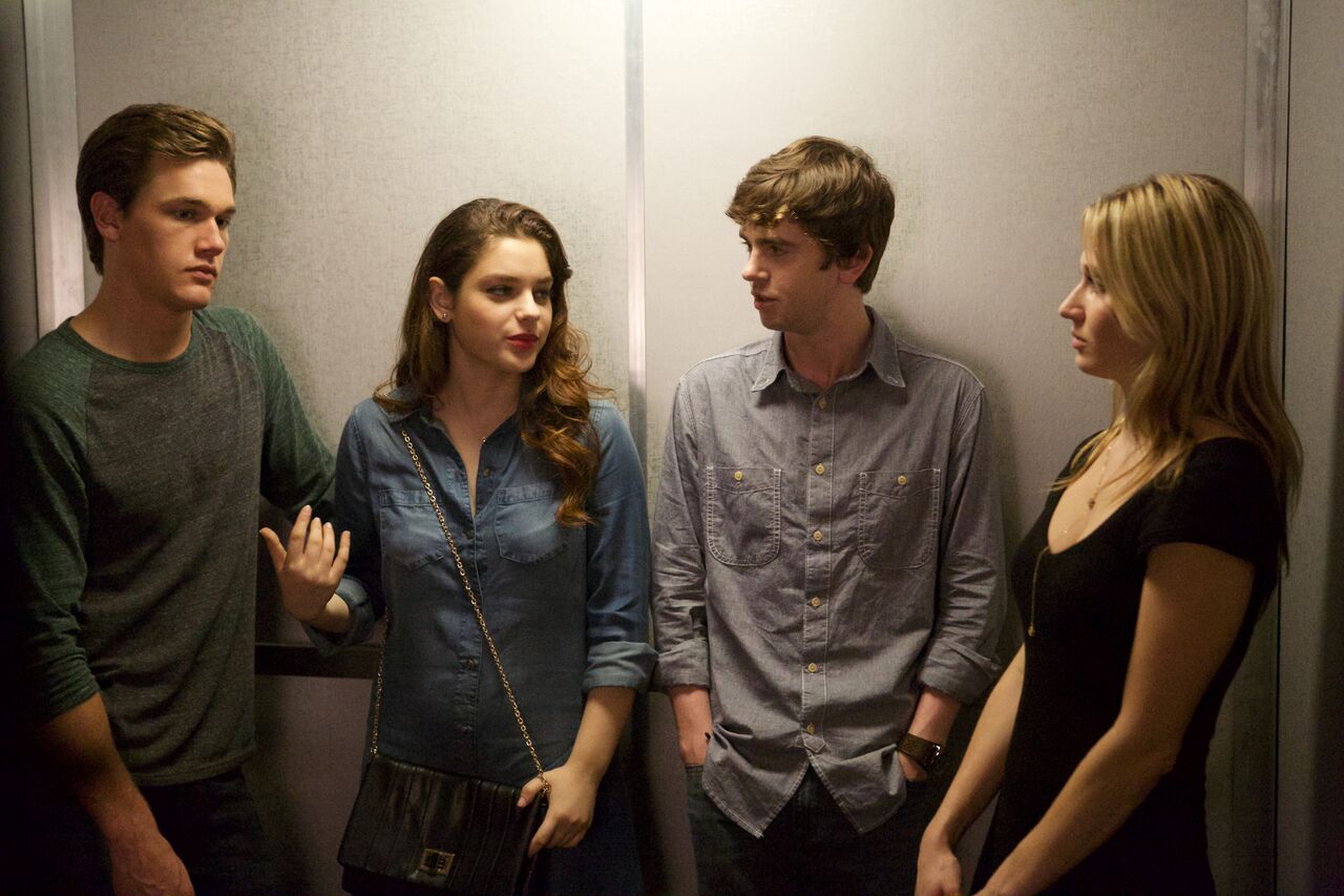 Freddie Highmore, Odeya Rush, Taylor John Smith, and Rita Volk in Almost Friends (2016)