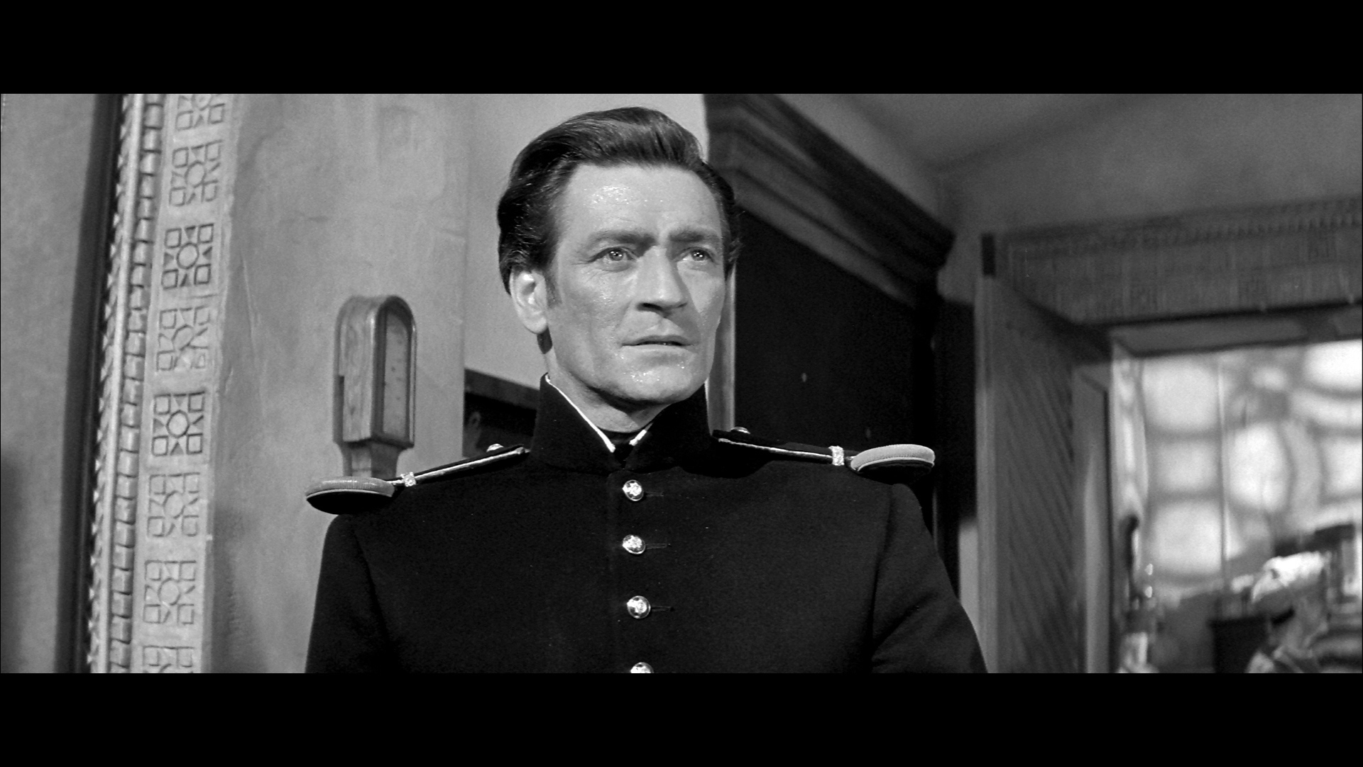 Guy Rolfe in The Stranglers of Bombay (1959)