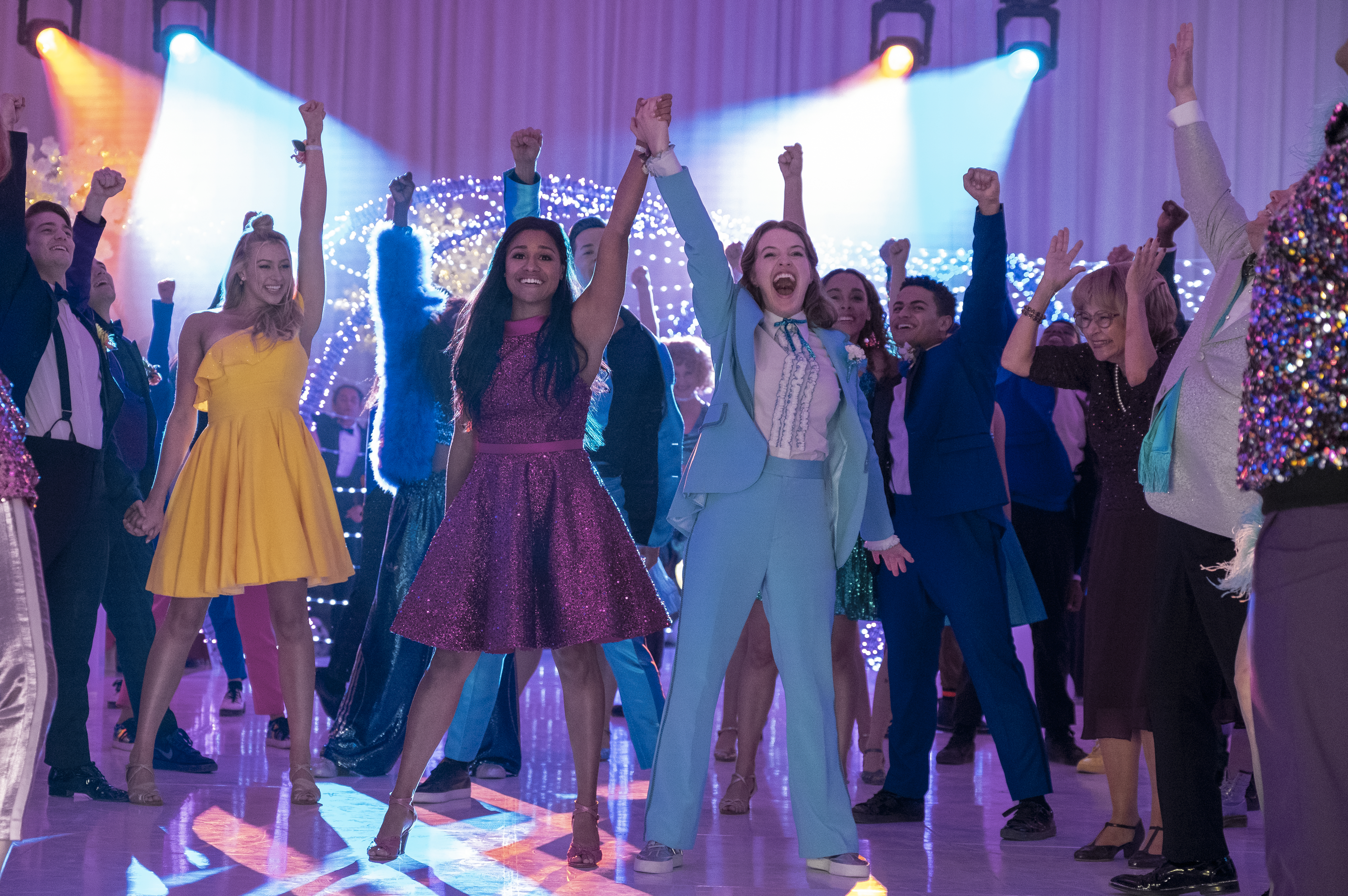 Tracey Ullman, Jo Ellen Pellman, Ariana DeBose, Nico Greetham, Logan Riley, and Sofia Deler in The Prom (2020)