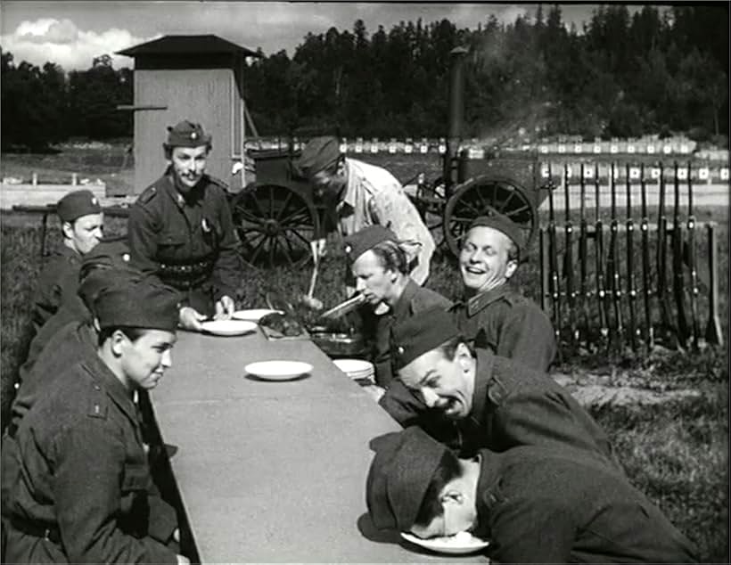 Nils Poppe in Soldat Bom (1948)