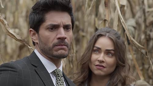 Daniel Elbittar and Claudia Martín in Humberto me robó el cariño de mi padre (2024)