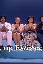 Giannis Bezos, Renia Louizidou, Spiros Papadopoulos, and Dimitra Papadopoulou in Oi aparadektoi (1991)