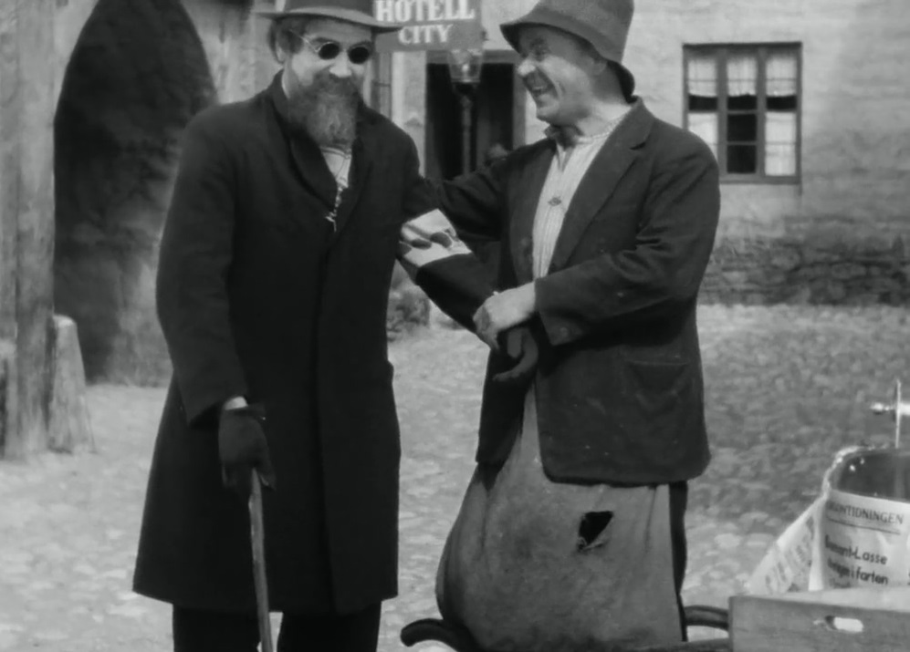 Arthur Fischer and Sigurd Wallén in The Count of the Old Town (1935)