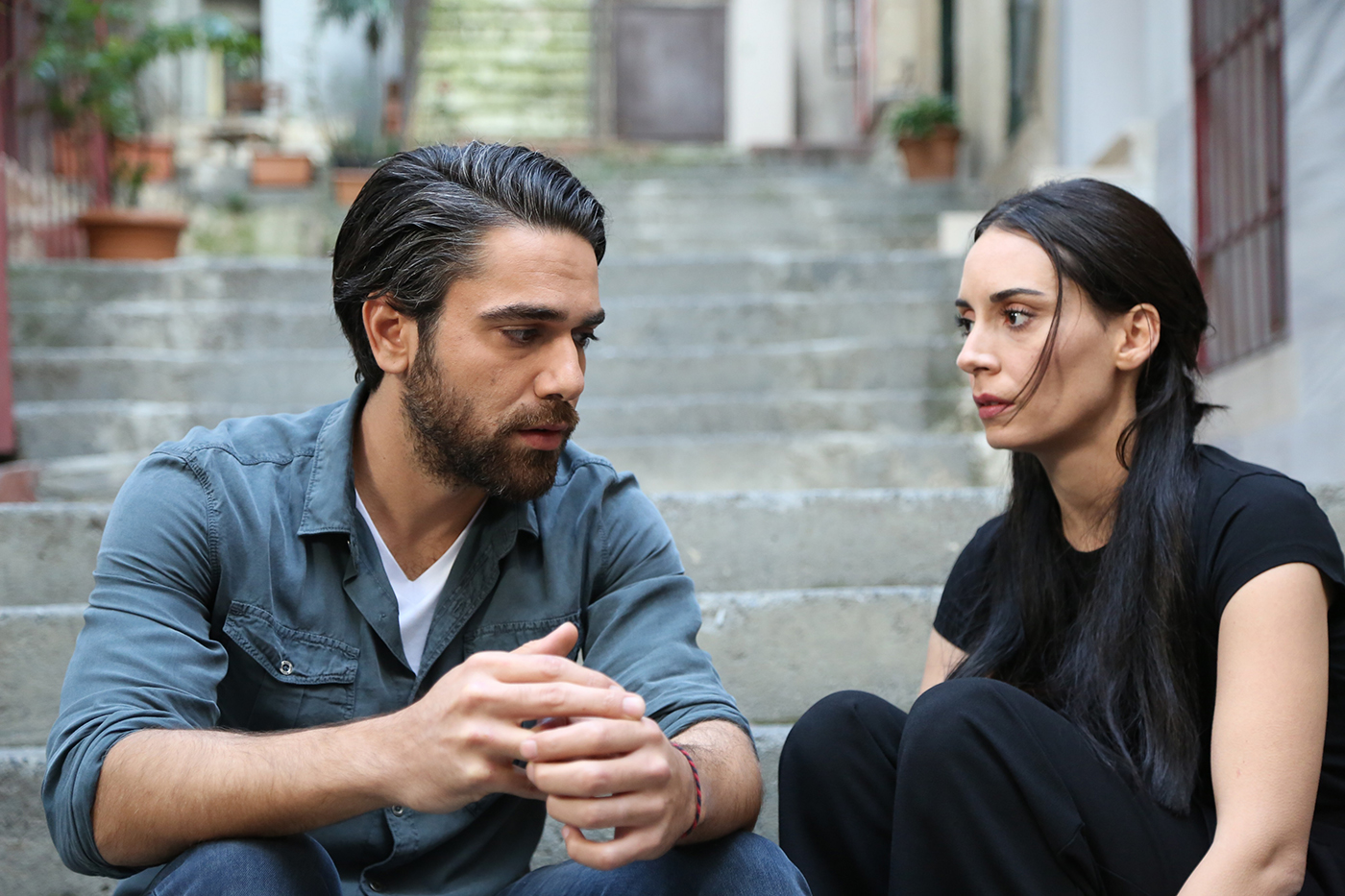 Melisa Sözen and Kadir Dogulu in Babamin Günahlari (2018)