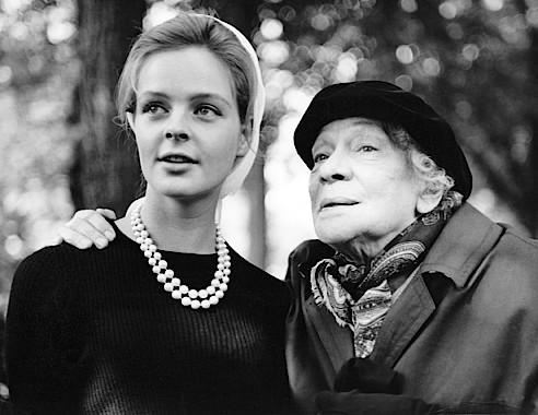 Tilla Durieux and Sabine Sinjen in Es (1966)