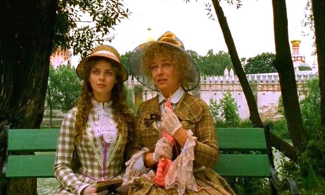 Marina Aleksandrova and Ewa Szykulska in Azazel (2002)